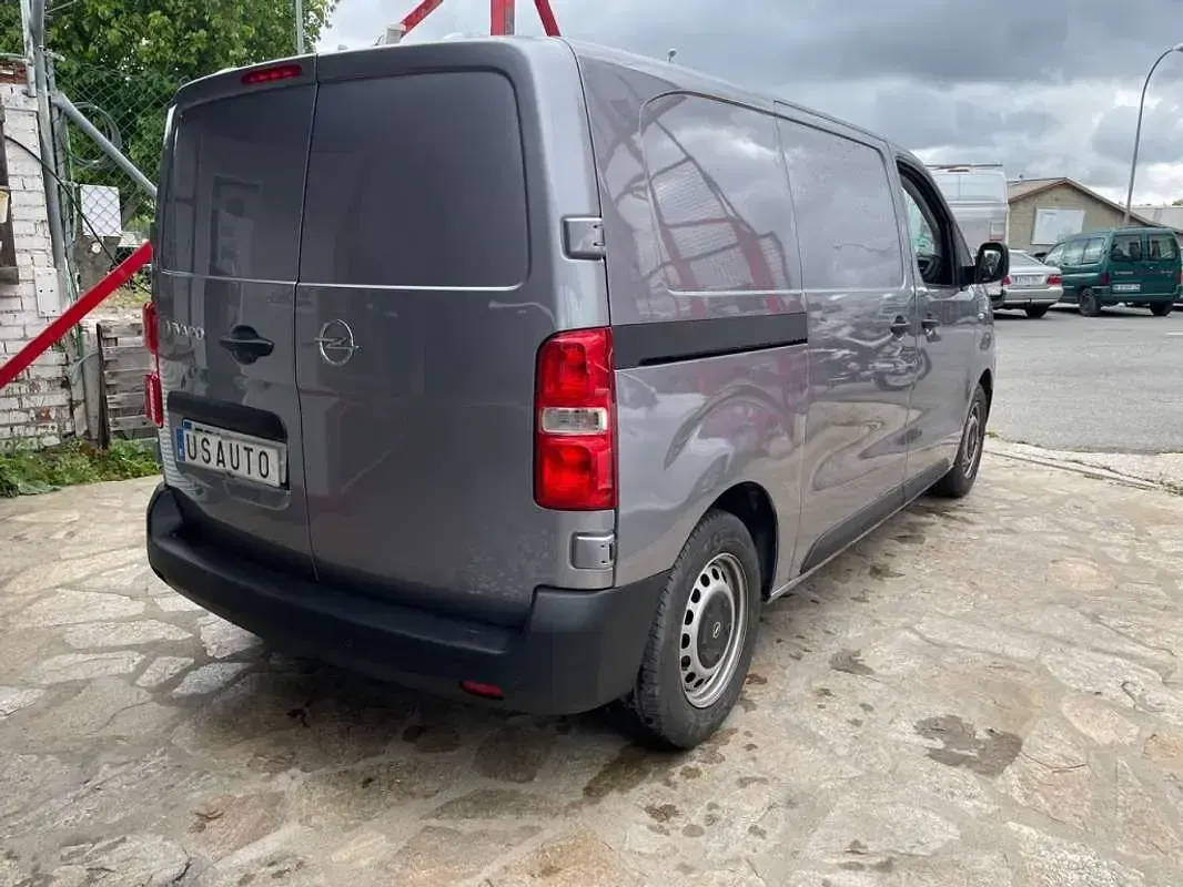 Usado Opel Vivaro S 120 CV (88 kW) 2025 Plateado Monovolumen