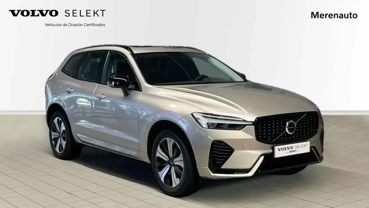 Usado Volvo XC60 Plus 351 CV (258 kW) 2025 Gris SUV