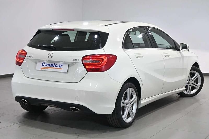 Usado Mercedes A180 Urban 109 CV (80 kW) 2014 Blanco Utilitario