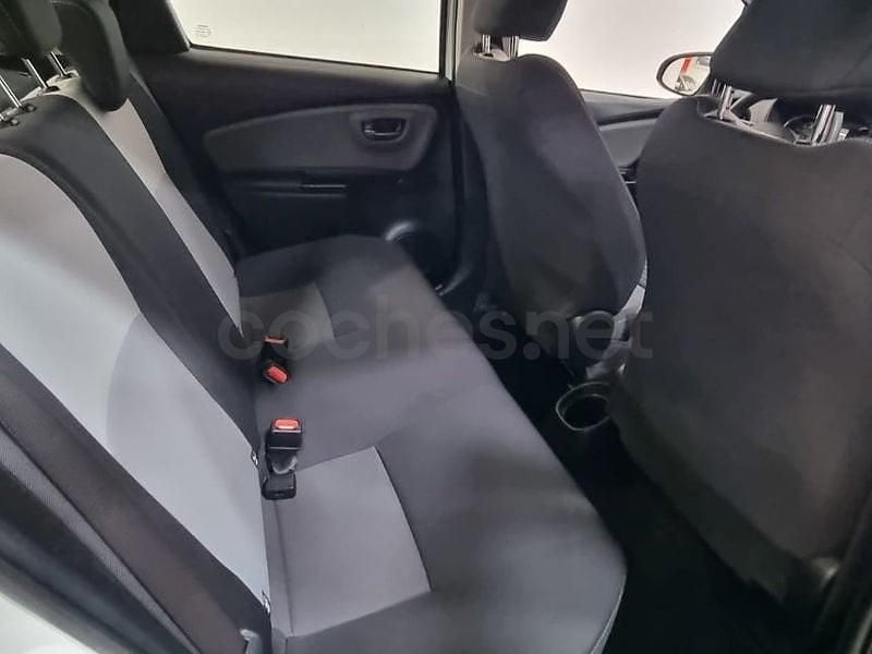 Usado Toyota Yaris Active 111 CV (81 kW) 2017 Blanco Berlina