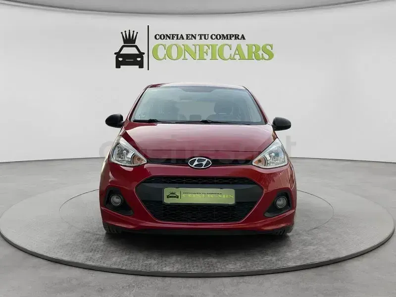 Usado Hyundai i10 66 CV (48 kW) 2015 Granate Utilitario