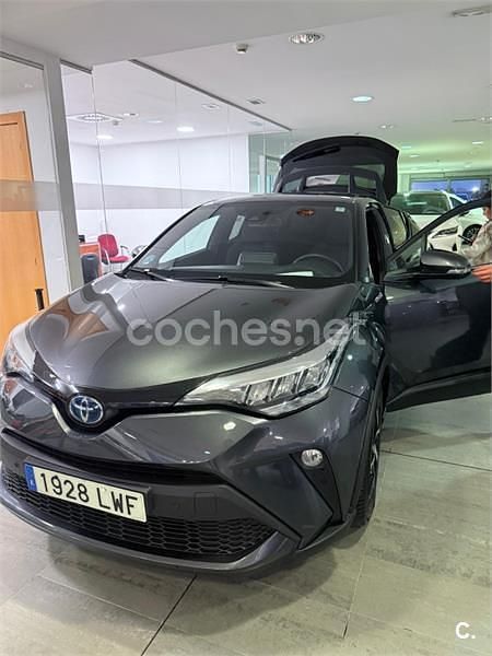 Usado Toyota C-HR Advance 184 CV (135 kW) 2022 Gris / plata SUV