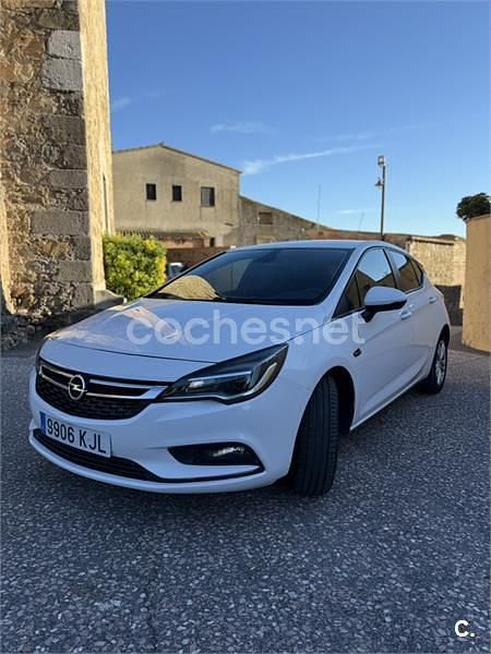 Usado Opel Astra Selective 110 HP (80 kW) 2018 Branco Sedan
