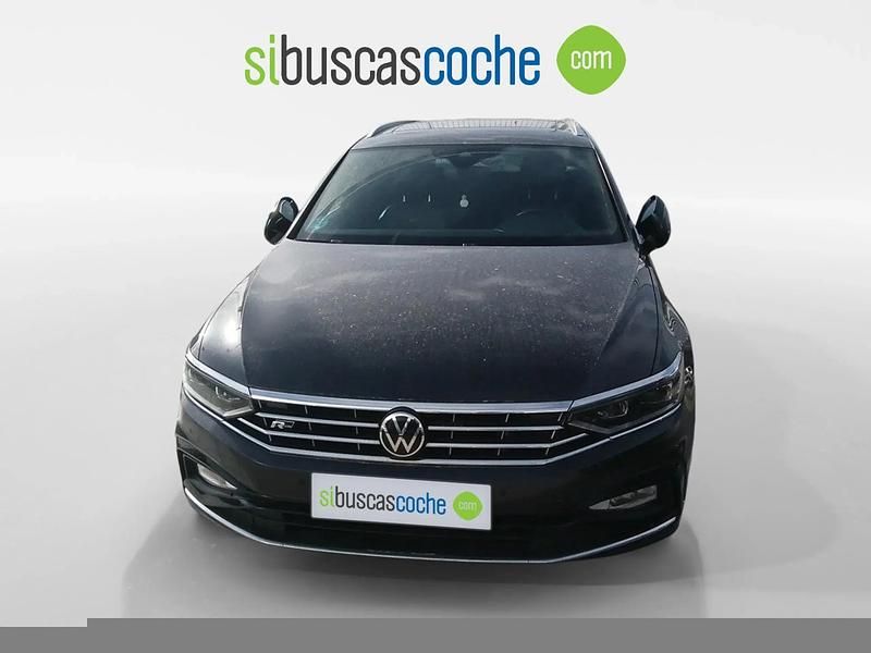 Usado VW Passat R-line 200 CV (147 kW) 2022 Negro Familiar