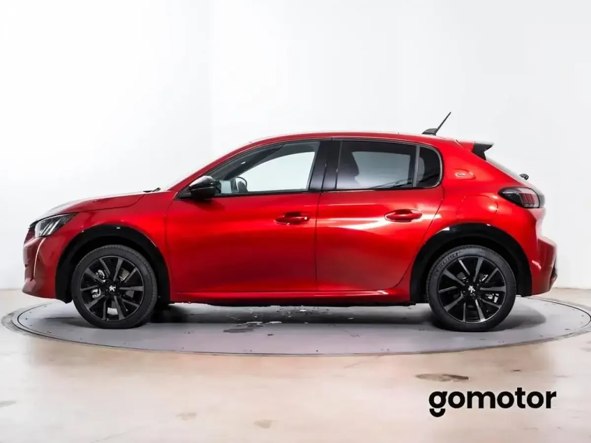 Usado Peugeot e-208 GT 114 kW (156 CV) 2023 Rojo Utilitario