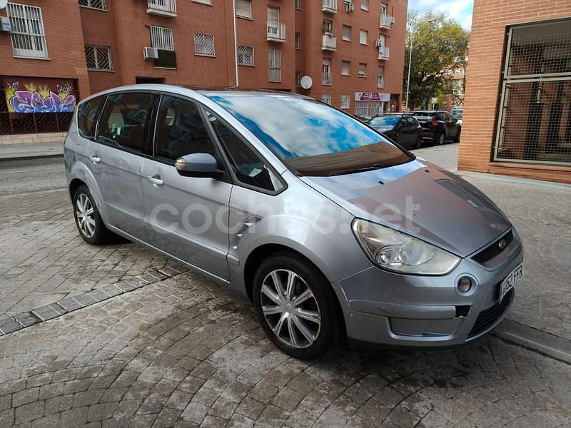 Usado Ford S-MAX Trend 140 CV (102 kW) 2007 Gris / plata Monovolumen