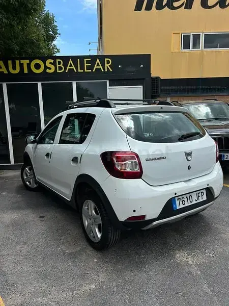 Usado Dacia Sandero Stepway 90 CV (66 kW) 2015 Blanco Berlina