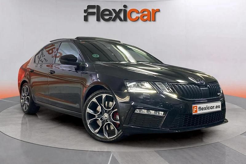 Negro Usado 2019 Skoda Octavia RS Berlina | 24.990 € (Un poco caro) - Imagen 1/4