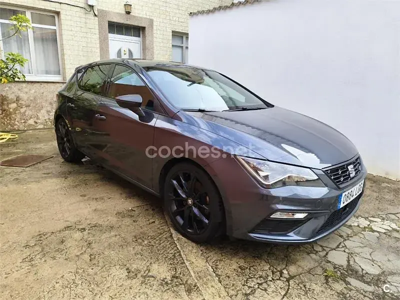 Usado Seat Leon FR 150 CV (110 kW) 2020 Gris / plata Berlina