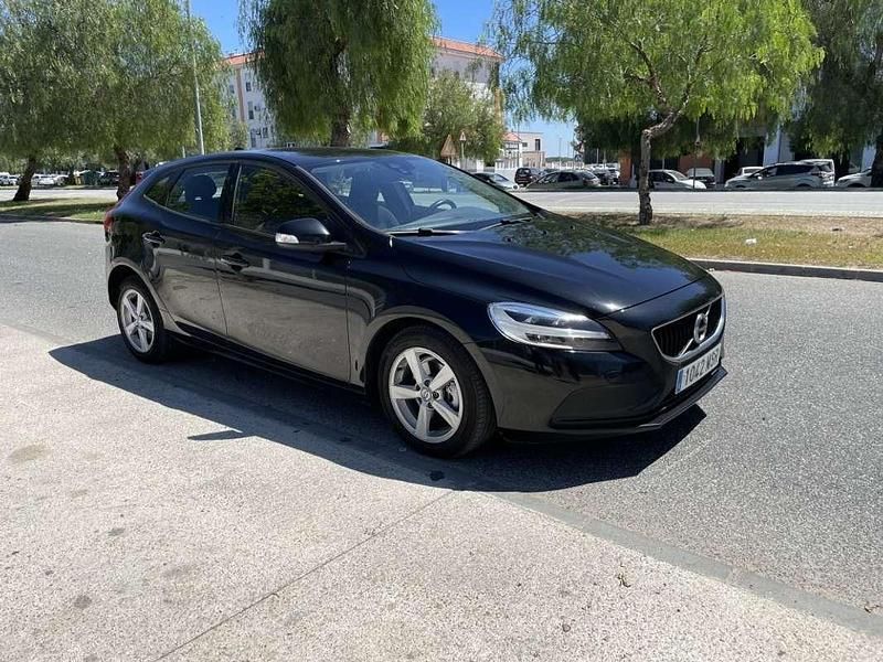 Usado Volvo V40 Momentum 120 CV (88 kW) 2018 Negro Familiar