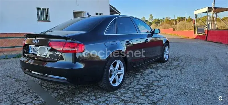 Usado Audi A4 143 CV (105 kW) 2012 Negro Berlina