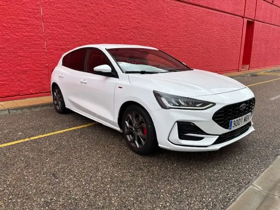 Usado Ford Focus ST-Line 125 HP (91 kW) 2022 Branco Citadino