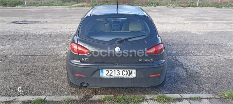 Negro Usado 2004 Alfa Romeo 147 Distinctive Utilitario | 1800 € (Buen precio) - Imagen 1/4
