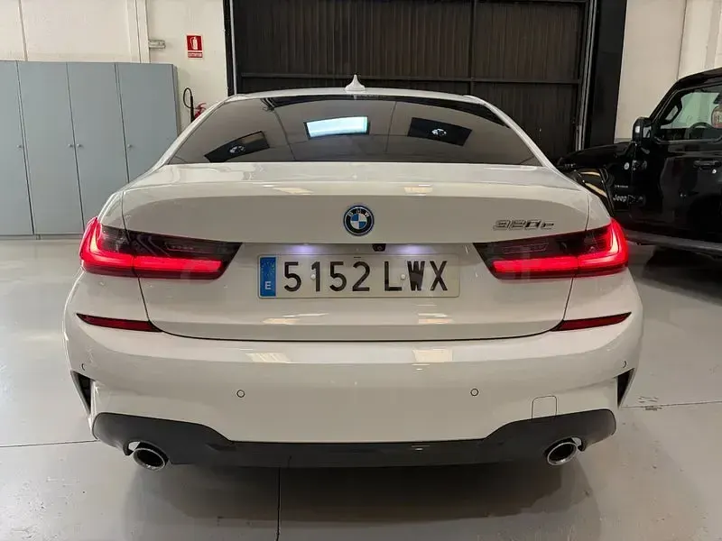 Usado BMW 320e M Sport 204 CV (150 kW) 2022 Blanco Berlina