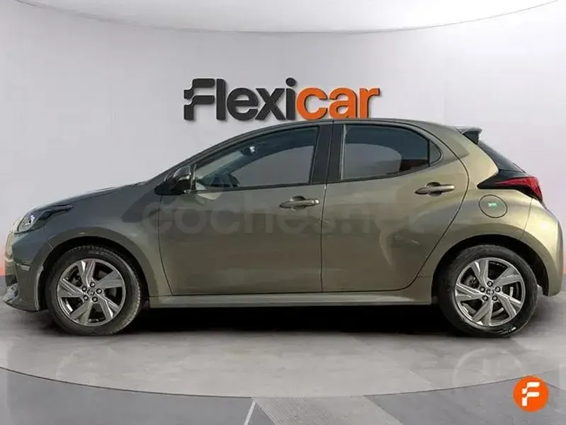 Usado Toyota Yaris Hybrid Active 116 CV (85 kW) 2025 Marrón Berlina