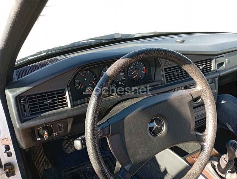Usado Mercedes 190 126 CV (92 kW) 1987 Blanco Berlina