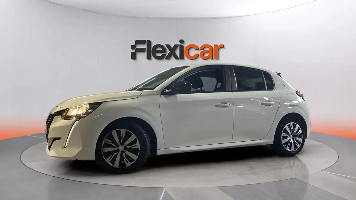 Usado Peugeot 208 Active 101 CV (74 kW) 2023 Blanco Utilitario