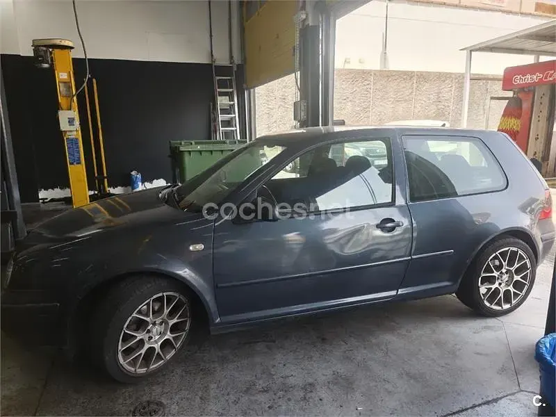 Usado VW Golf IV Highline 115 CV (84 kW) 2001 Azul Berlina
