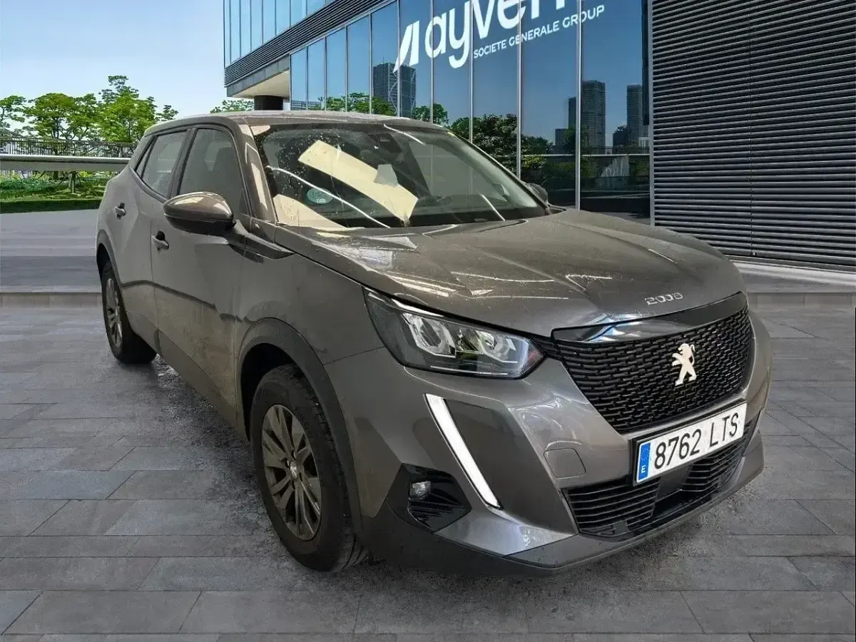 Usado Peugeot 2008 Active 110 CV (80 kW) 2021 Gris SUV