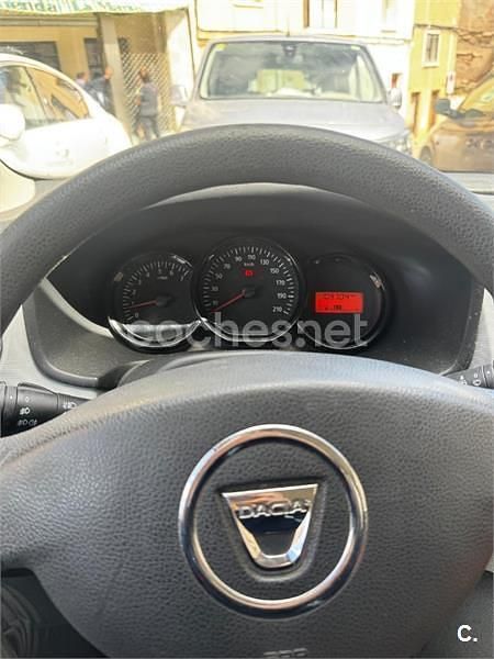 Usado Dacia Sandero Lauréate 75 HP (55 kW) 2013 Branco Sedan