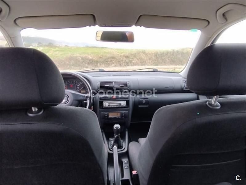 Usado Seat Leon 110 CV (80 kW) 2003 Gris / plata Berlina