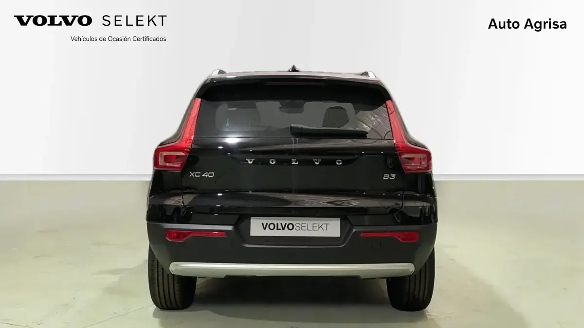 Uusi Volvo XC40 Core 163 HP (119 kW) 2026 Otro Katumaasturi