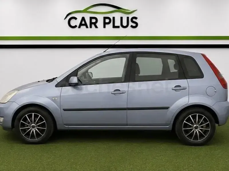 Usado Ford Fiesta Trend 80 CV (58 kW) 2005 Azul Utilitario
