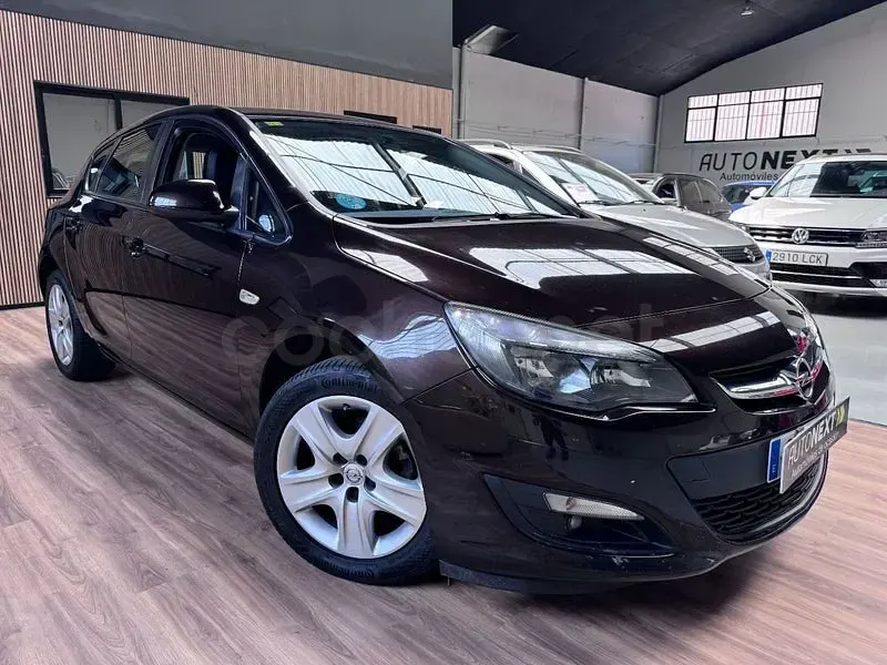 Usado Opel Astra Excellence 110 CV (80 kW) 2015 Gris / plata Berlina