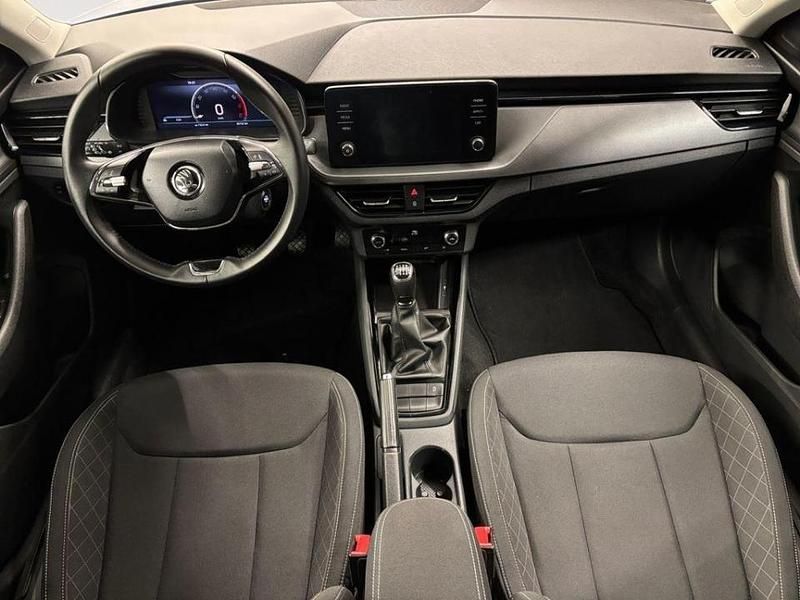 Usado Skoda Scala Ambition 116 CV (85 kW) 2024 Azul Utilitario