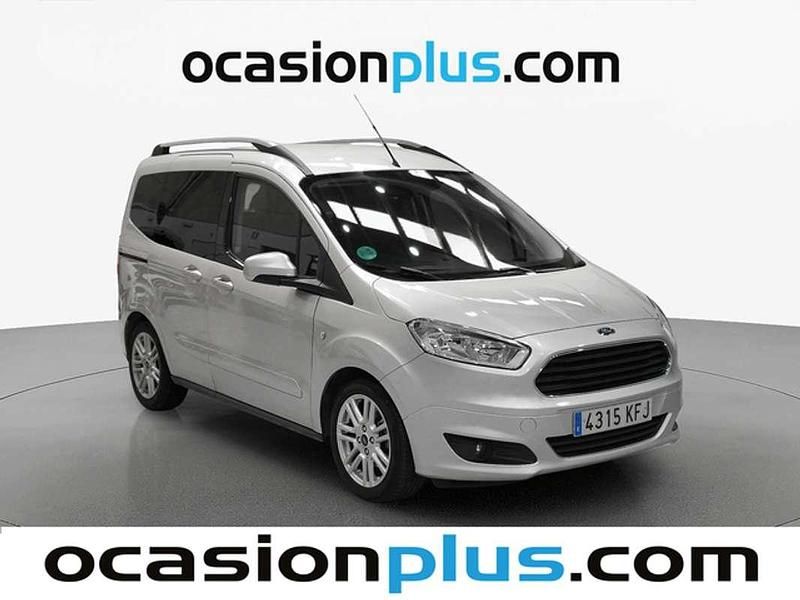 Usado Ford Tourneo Courier Titanium 102 CV (75 kW) 2017 Plateado Monovolumen