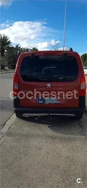 Usado Peugeot TePee Outdoor 90 CV (66 kW) 2009 Rojo Monovolumen