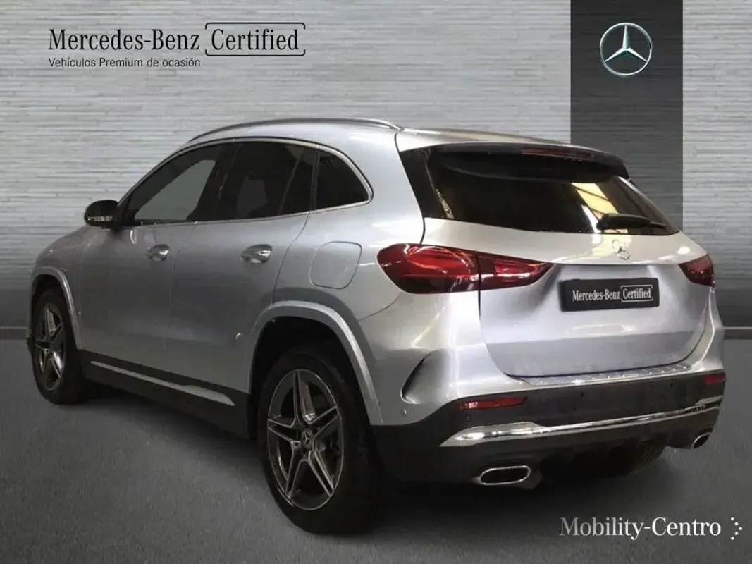 Usado Mercedes GLA250 163 CV (119 kW) 2025 Plata hightech SUV