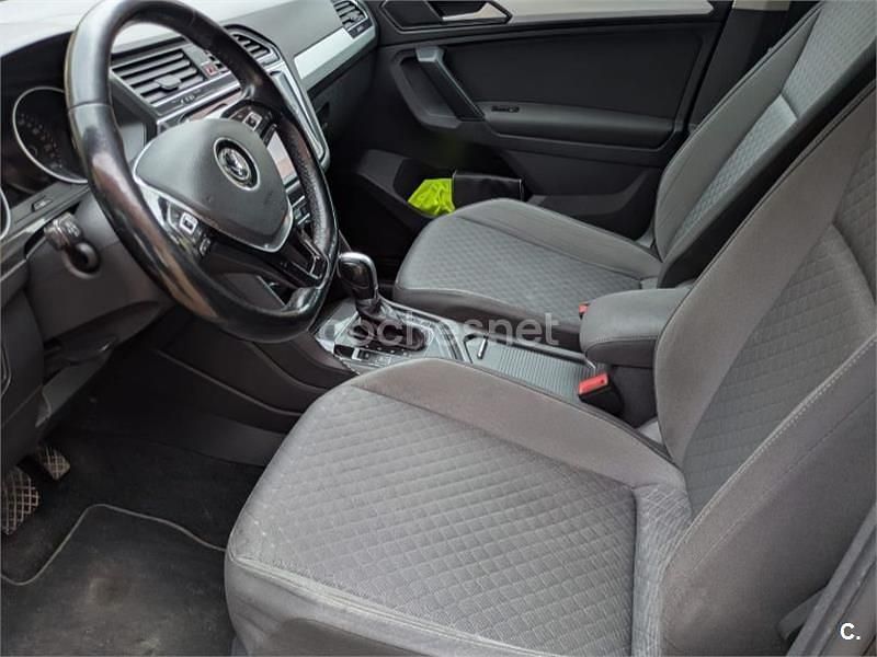 Usado VW Touran Advance 150 CV (110 kW) 2017 Negro Monovolumen