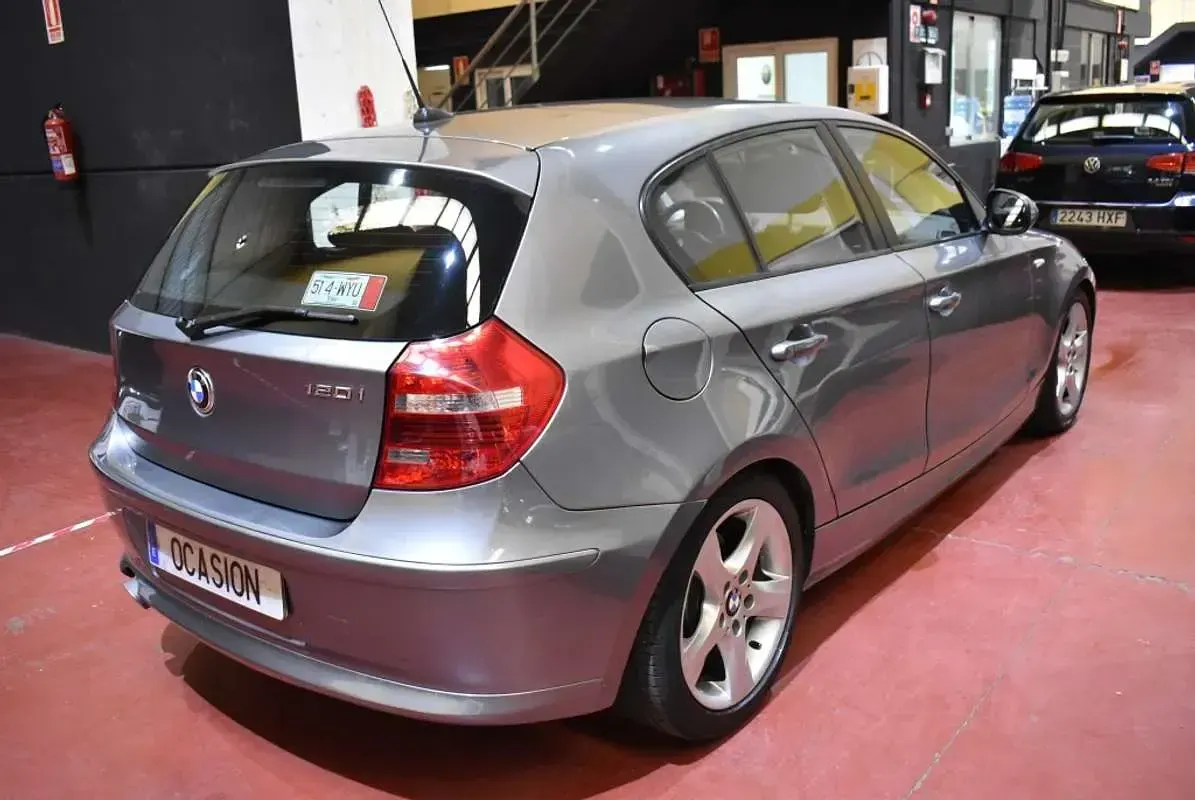 Usado BMW 120 170 CV (125 kW) 2010 Gris Utilitario