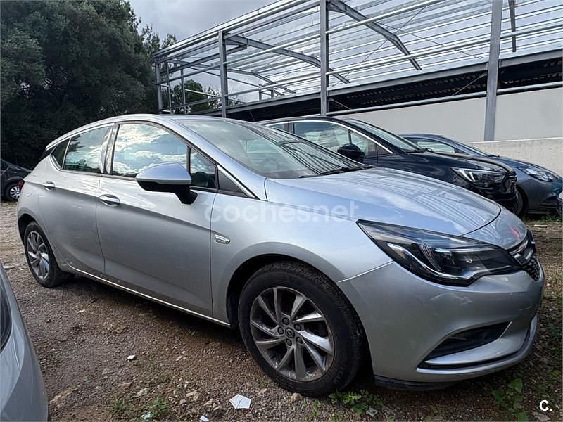 Gris / plata Usado 2018 Opel Astra Dynamic Berlina | 13.000 € (Precio justo) - Imagen 1/3