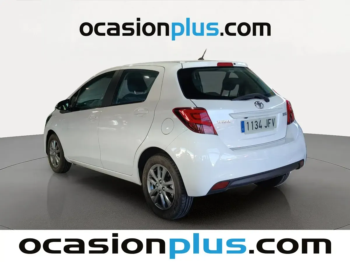 Usado Toyota Yaris Active 99 CV (72 kW) 2015 Blanco Utilitario