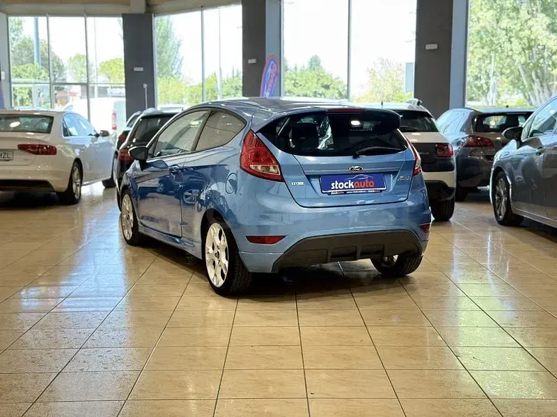 Usado Ford Fiesta Sport 90 CV (66 kW) 2009 Azul Berlina