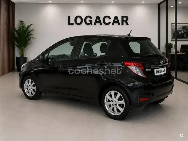 Usado Toyota Yaris Active 99 CV (72 kW) 2013 Negro Utilitario