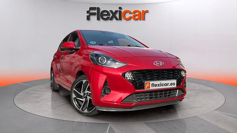 Usado Hyundai i10 67 CV (49 kW) 2022 Rojo Utilitario