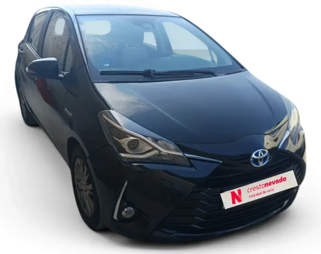 Usado Toyota Yaris Hybrid Active 73 CV (53 kW) 2019 Negro