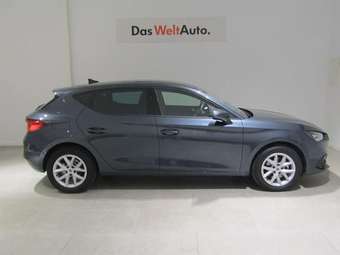 Usado Seat Leon Style 110 CV (80 kW) 2022 Gris