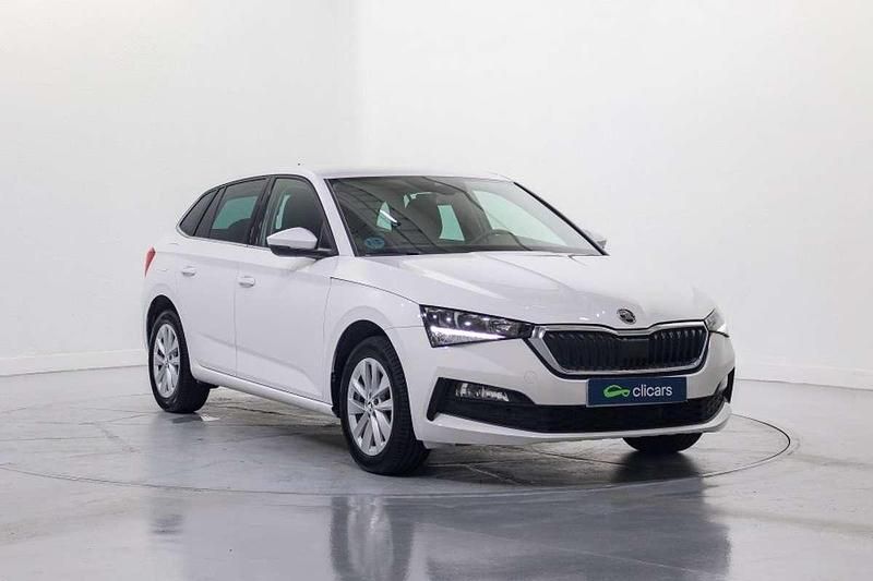 Usado Skoda Scala Selection 116 CV (85 kW) 2023 Blanco Utilitario