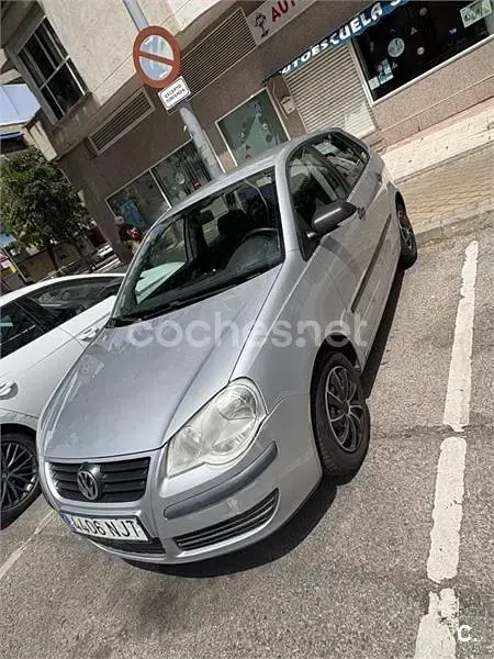 Usado VW Polo Highline 80 CV (58 kW) 2008 Gris / plata Utilitario