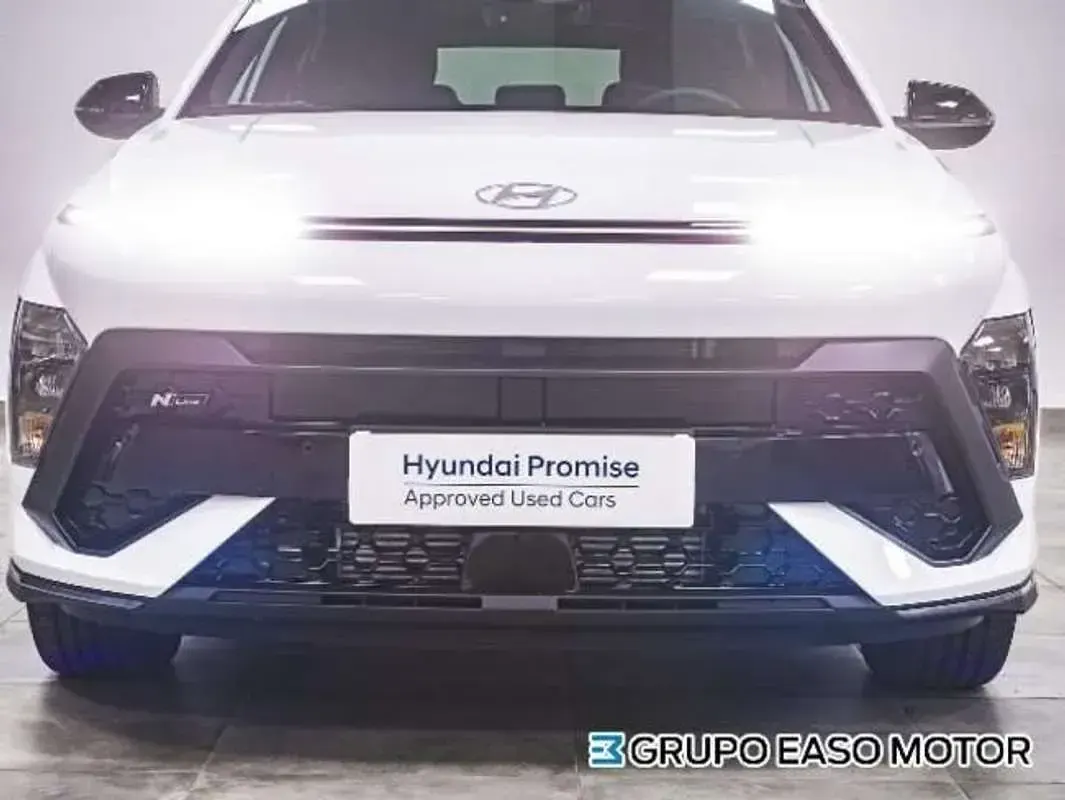 Używany Hyundai Kona N Line 120 KM (88 kW) 2024 Biały SUV
