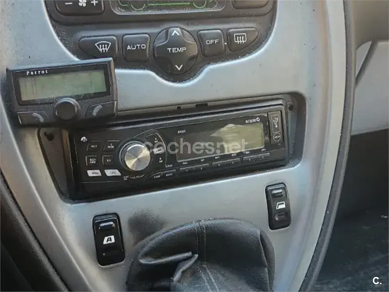 Usado Citroën Xsara Picasso 92 CV (67 kW) 2006 Rojo Monovolumen