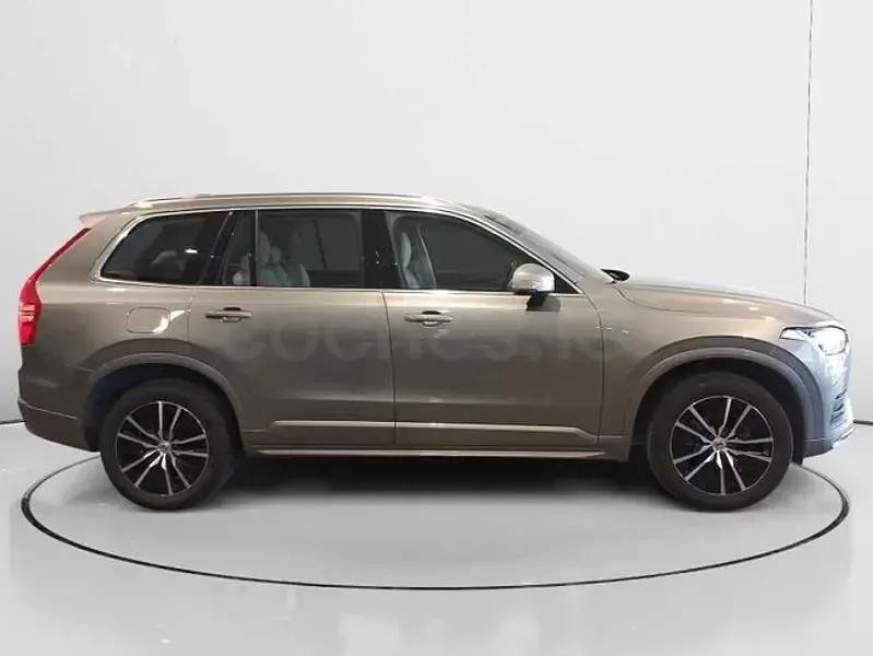 Usado Volvo XC90 Momentum 235 CV (172 kW) 2021 Gris / plata SUV