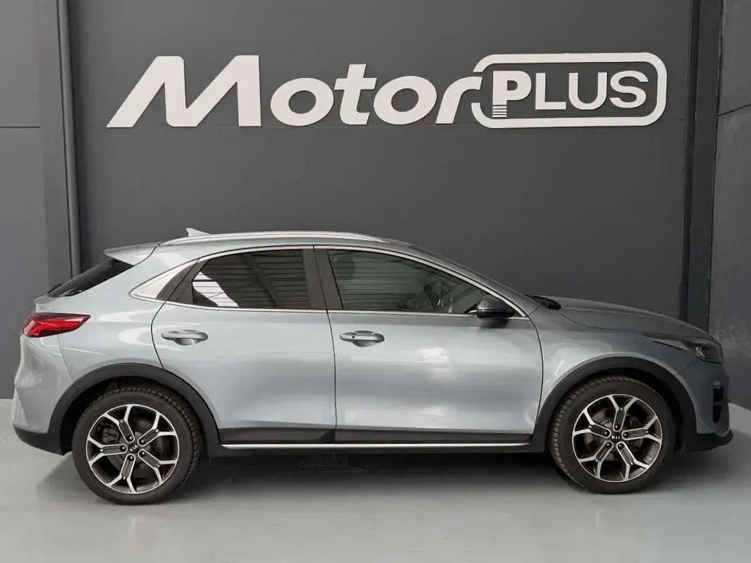 Usado Kia XCeed 136 HP (100 kW) 2020 Cinzento SUV