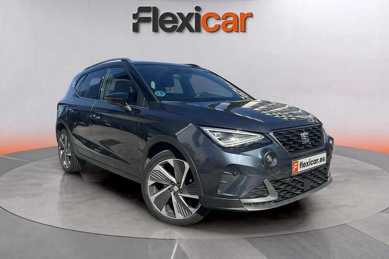 Gris Usado 2024 Seat Arona FR SUV | 20.990 € (Precio justo) - Imagen 1/4