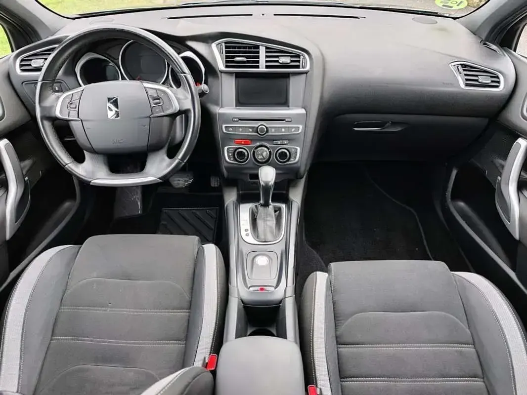 Usado DS Automobiles DS4 Style 120 CV (88 kW) 2016 Gris Utilitario