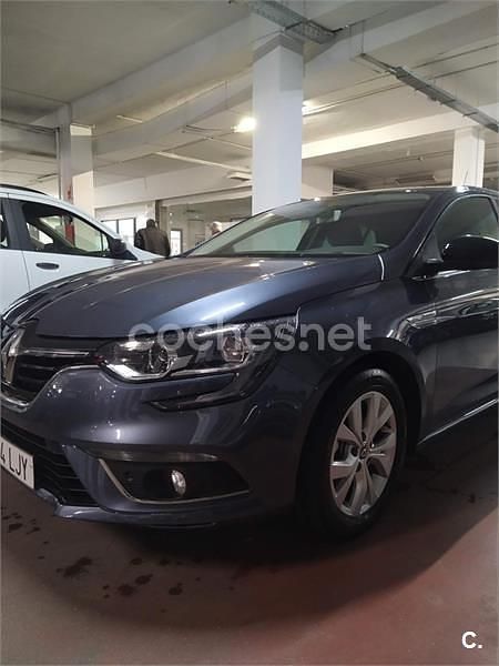 Usado Renault Mégane IV LIMITED 115 CV (84 kW) 2020 Gris / plata Berlina